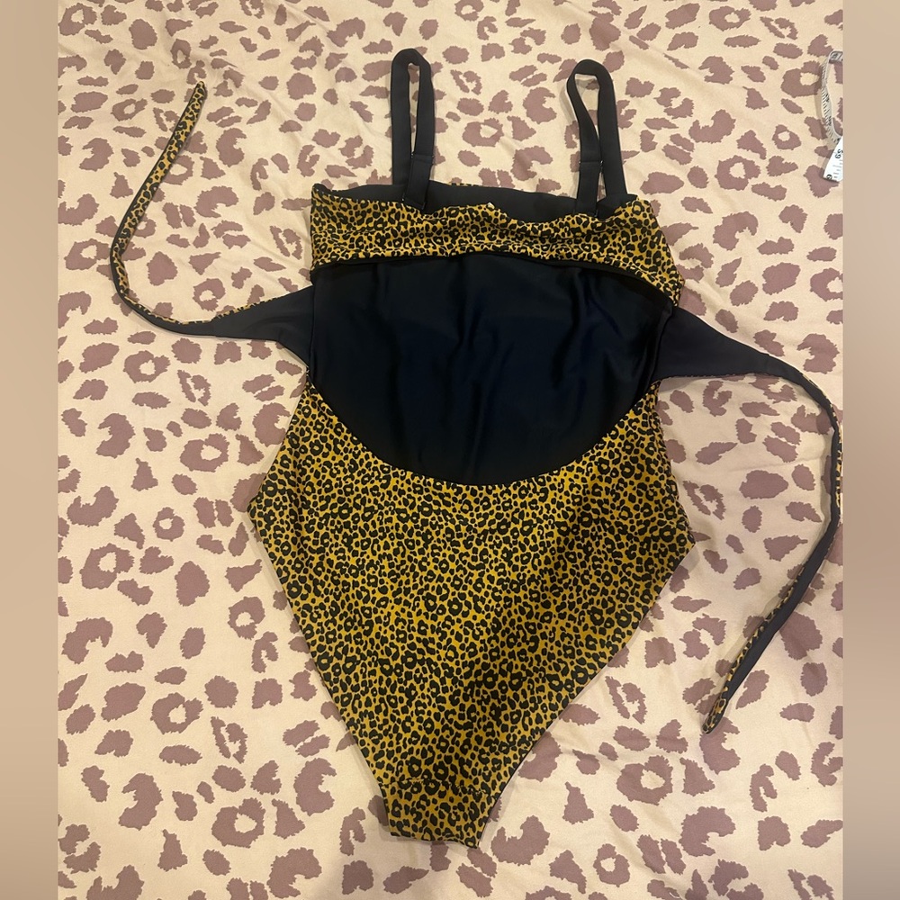 Reversible Leopard / Black Print One-Piece Swimsuit cut out bathing suit - Picture 3 of 17